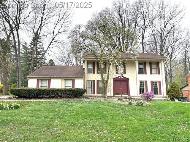 front view picture of 2196 Willow Leaf Dr, Rochester, MI. 48309