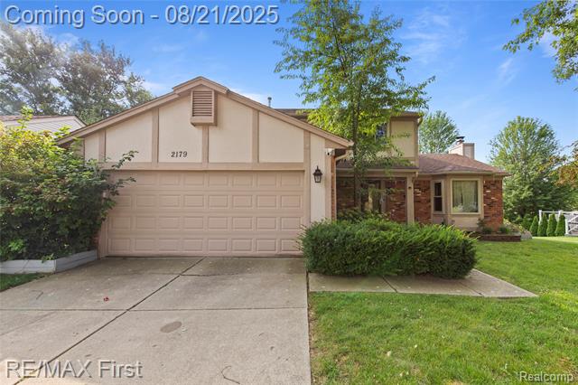front view picture of 2179 Highsplint Dr, Rochester, MI. 48307