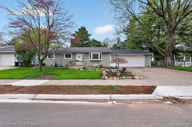 front view picture of 1334 1St Street, Lapeer, MI. 48446