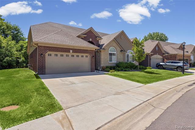 front view picture of 30289 Berghway Trail, Warren, MI. 48092