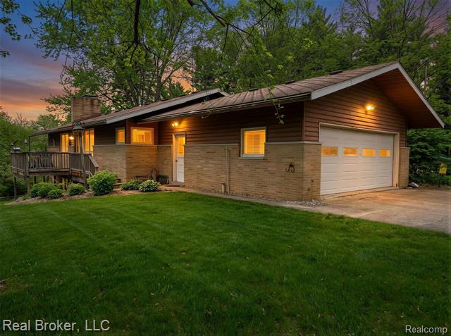 front view picture of 1802 N Elba Road, Lapeer, MI. 48446