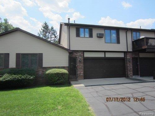 front view picture of 975 Woodlane Dr, Rochester, MI. 48307