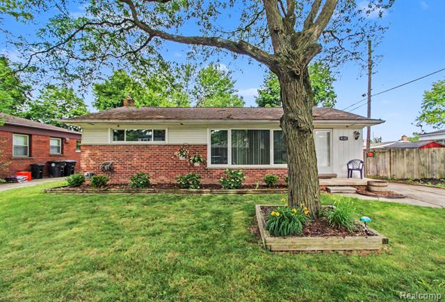 front view picture of 9135 Frederick Street, Livonia, MI. 48150