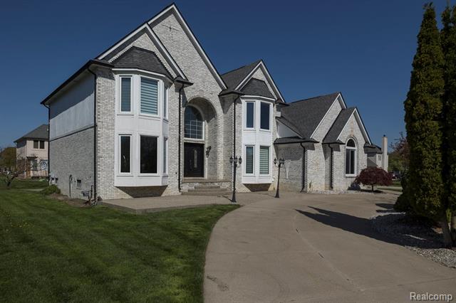 front view picture of 43211 Coralbean Ct Court, Sterling Heights, MI. 48314