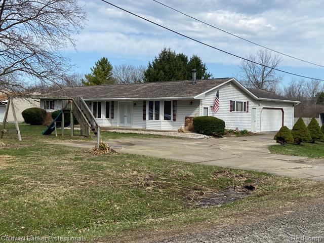 front view picture of 3886 Poit Drive, Lapeer, MI. 48446