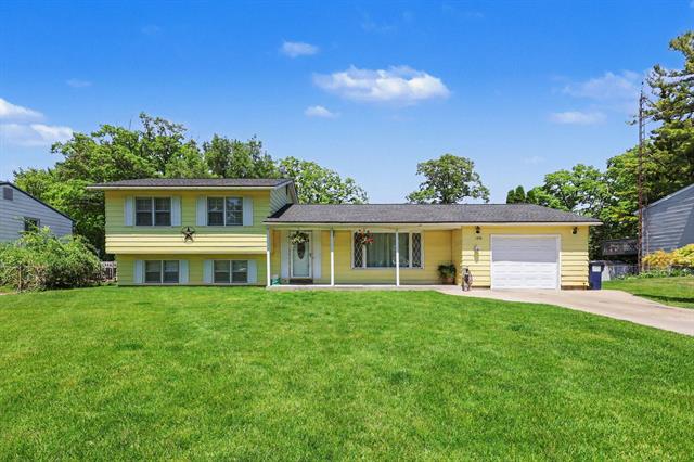 front view picture of 1852 Castle Avenue, Muskegon, MI. 49441