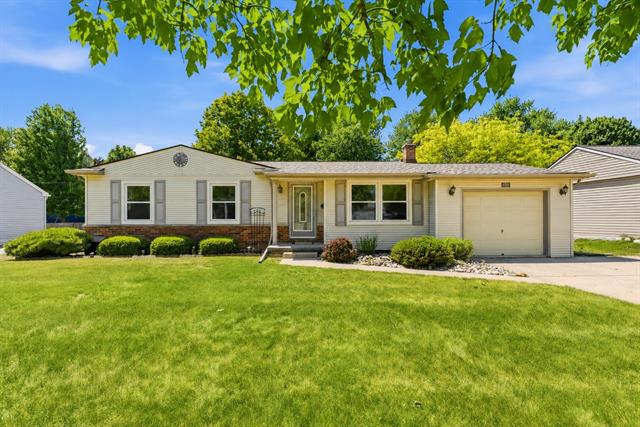 front view picture of 604 Somerset Drive, Flushing, MI. 48433