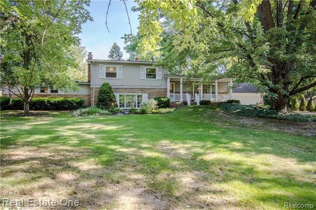 front view picture of 590 Lehigh Rd, Rochester, MI. 48307