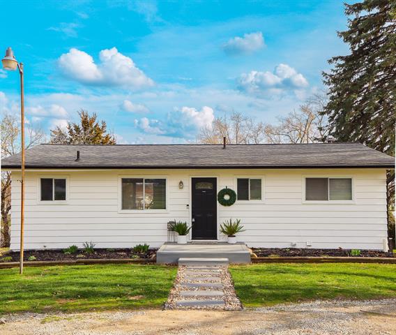 front view picture of 10752 Wesch Road, Brooklyn, MI. 49230