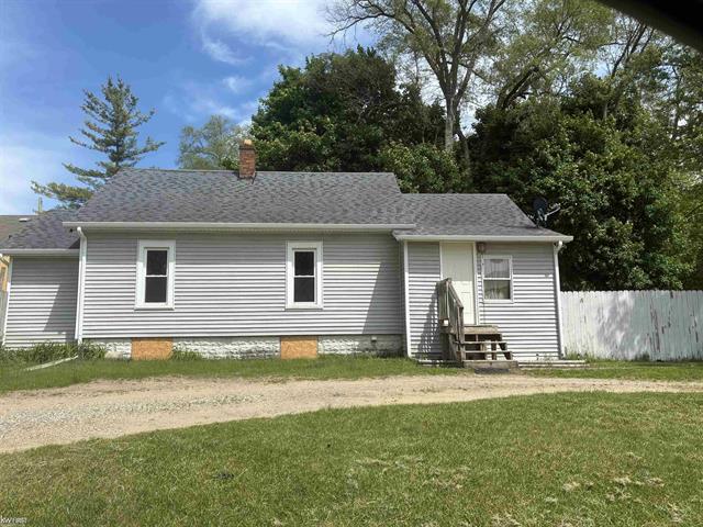 front view picture of 2222 Francisco Street, Flushing, MI. 48433