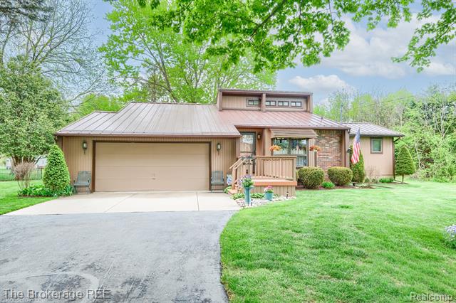 front view picture of 2390 N Vassar Road, Davison, MI. 48423