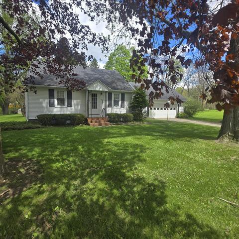 front view picture of 130 W Hughes Street, Marshall, MI. 49068