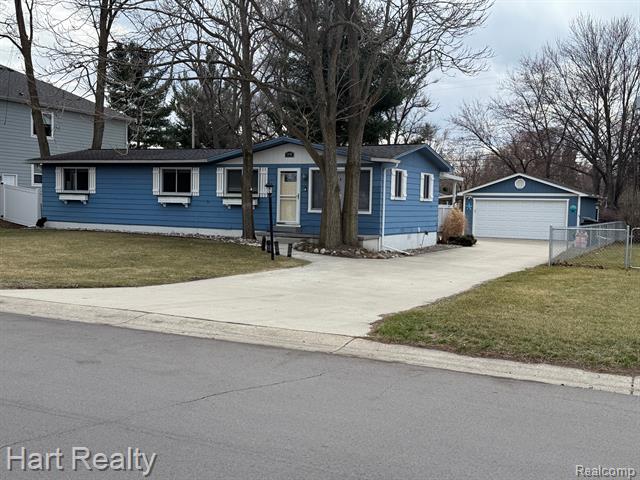 front view picture of 2440 Eastern Ave, Rochester, MI. 48307
