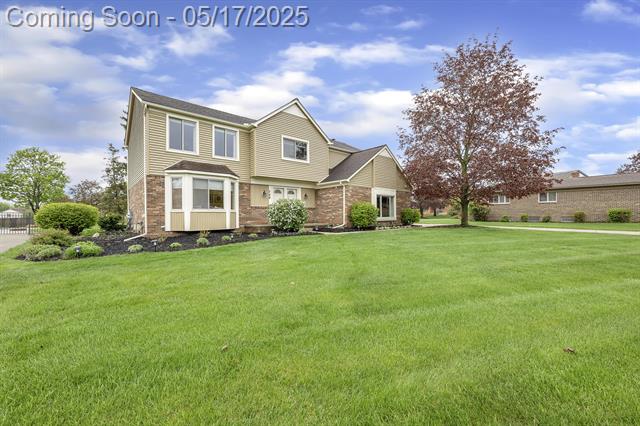 front view picture of 744 Lockmoore Ct, Rochester, MI. 48307