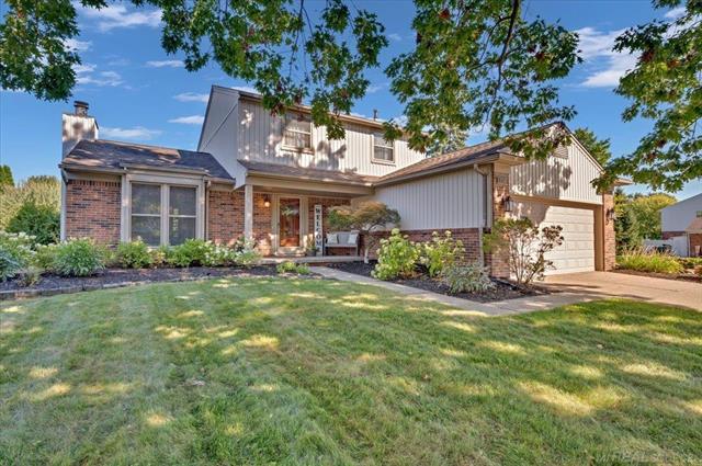 front view picture of 2326 Cumberland Rd, Rochester, MI. 48307