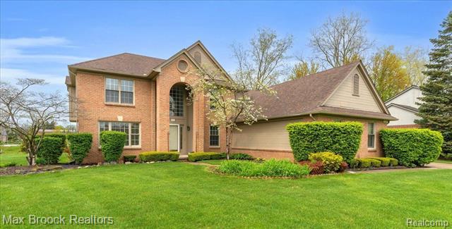 front view picture of 1021 Oak Tree Ln, Bloomfield Hills, MI. 48304