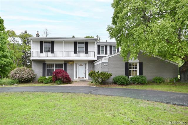 front view picture of 6835 Limerick Ln, Troy, MI. 48098