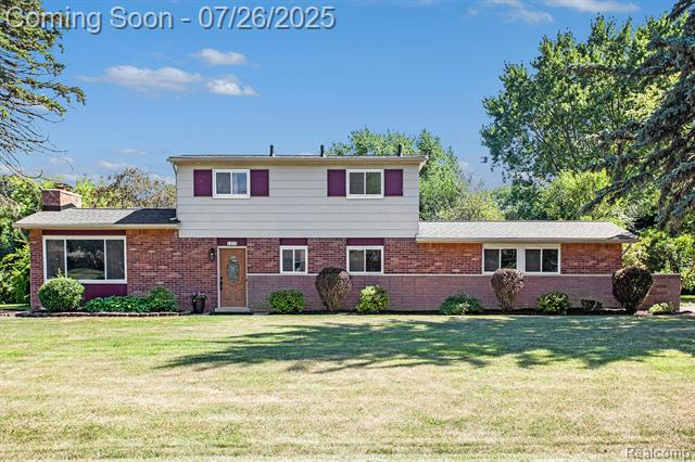 front view picture of 1310 Winchcombe Dr, Bloomfield Hills, MI. 48304