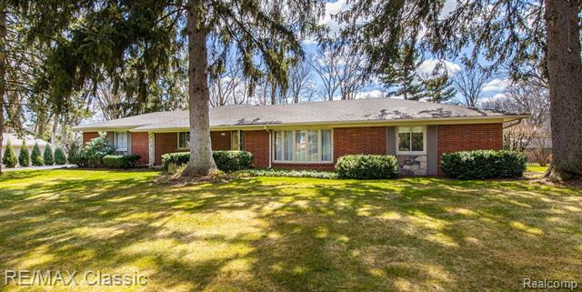 front view picture of 1358 Winchcombe Dr, Bloomfield Hills, MI. 48304