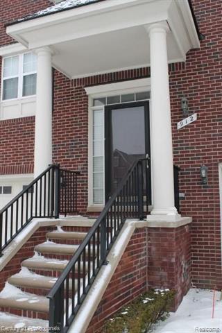 front view picture of 912 Sandalwood, Troy, MI. 48085