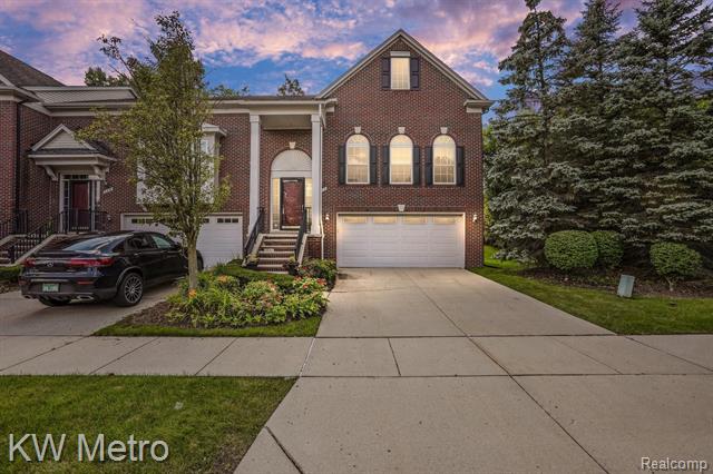 front view picture of 754 Sandalwood, Troy, MI. 48085