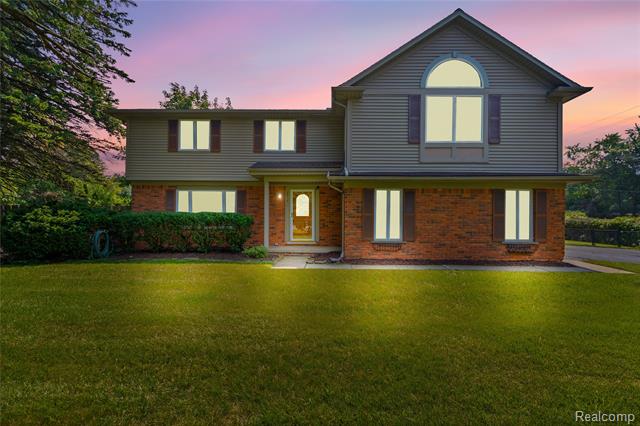 front view picture of 3610 South Blvd, Bloomfield Hills, MI. 48304