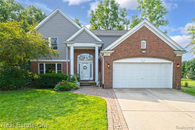 front view picture of 1271 Arms Ct, Rochester, MI. 48307