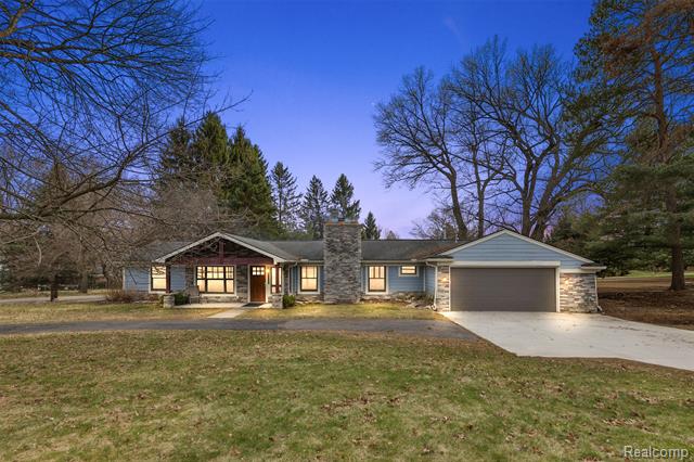 front view picture of 1246 Christian Hills Dr, Rochester, MI. 48309