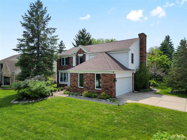 front view picture of 1170 Essex Dr, Rochester, MI. 48307
