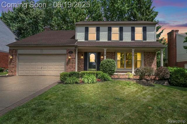 front view picture of 205 Saxon Ct, Rochester, MI. 48307