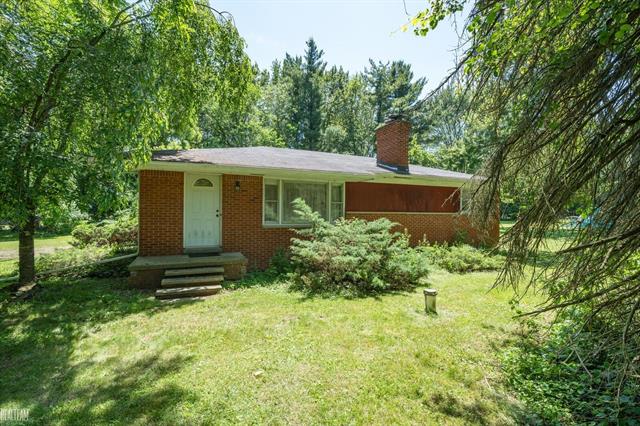 front view picture of 1755 W Avon Rd, Rochester, MI. 48309