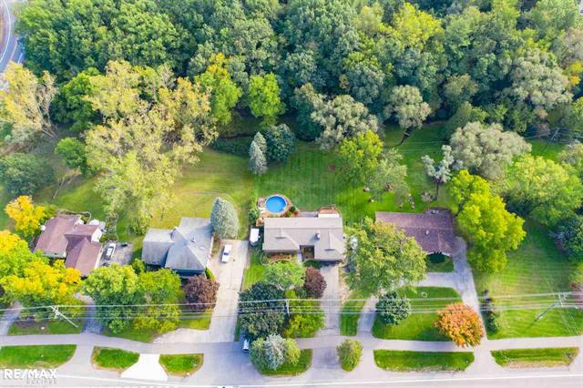 front view picture of 1467 W Avon Rd, Rochester, MI. 48309