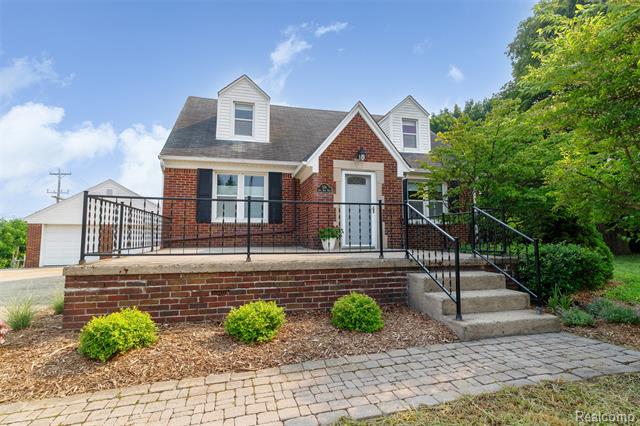 front view picture of 514 E Avon Rd, Rochester, MI. 48307