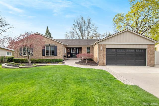 front view picture of 75 Windsor Rd, Rochester, MI. 48307