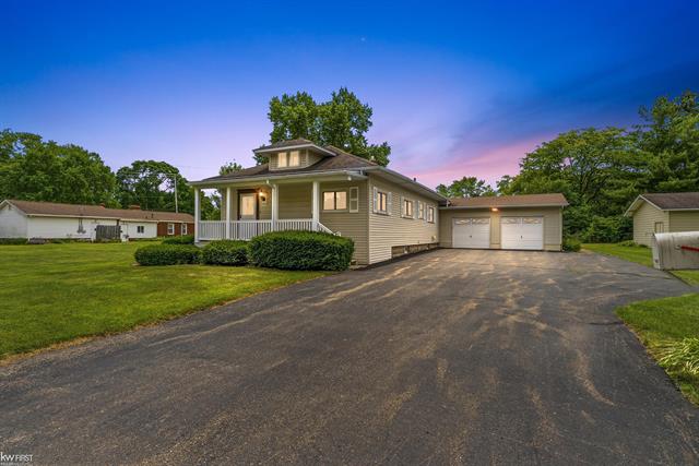 front view picture of 1018 Mildred Street, Flushing, MI. 48433