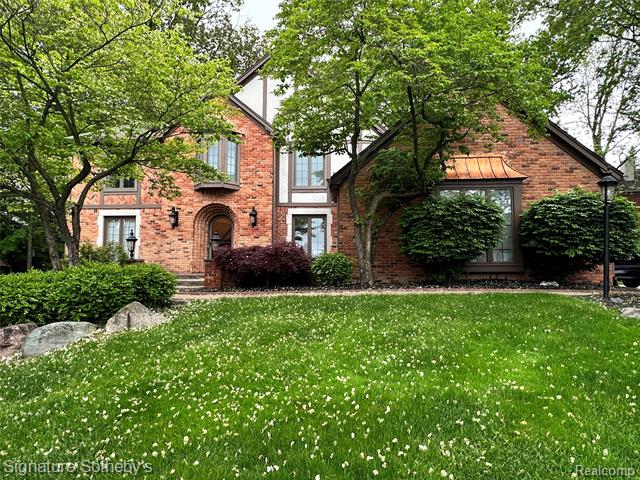 front view picture of 3079 Kenwood Dr, Rochester, MI. 48309