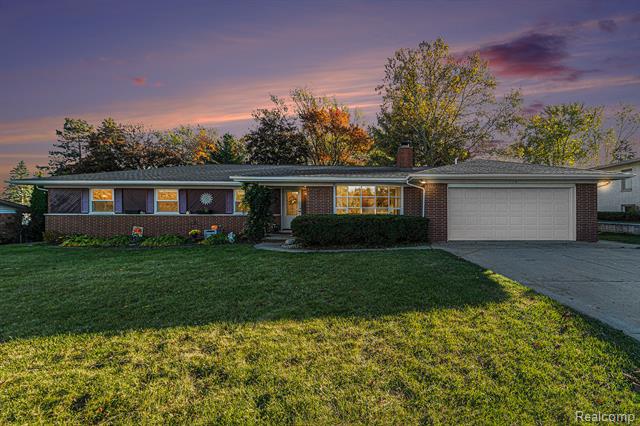 front view picture of 115 Boyken Rd, Rochester, MI. 48307