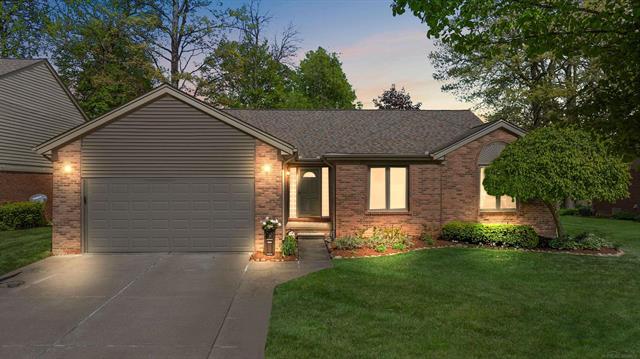 front view picture of 2053 Roundtree, Rochester, MI. 48307