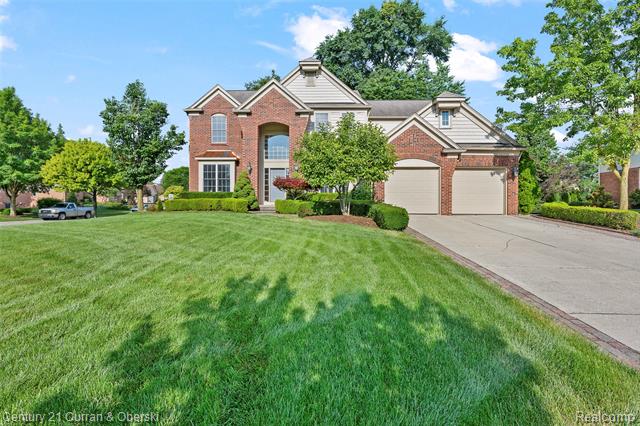 front view picture of 1760 Bedlington Ct, Rochester, MI. 48307