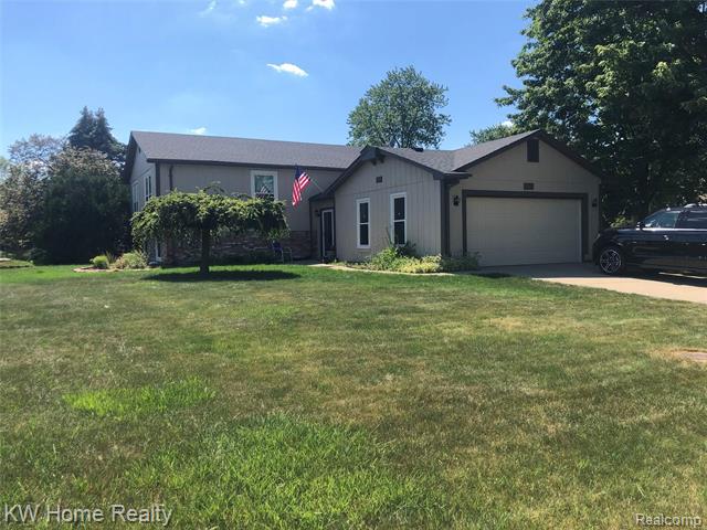 front view picture of 804 Dickson Ln, Rochester, MI. 48307
