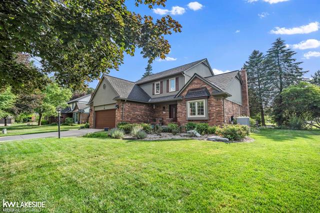 front view picture of 650 Lexington Dr, Rochester, MI. 48307