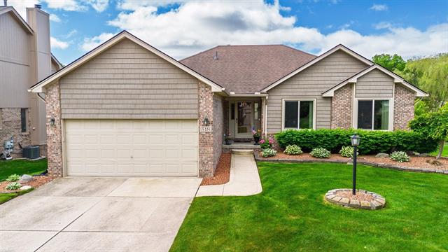 front view picture of 518 Lexington Dr, Rochester, MI. 48307
