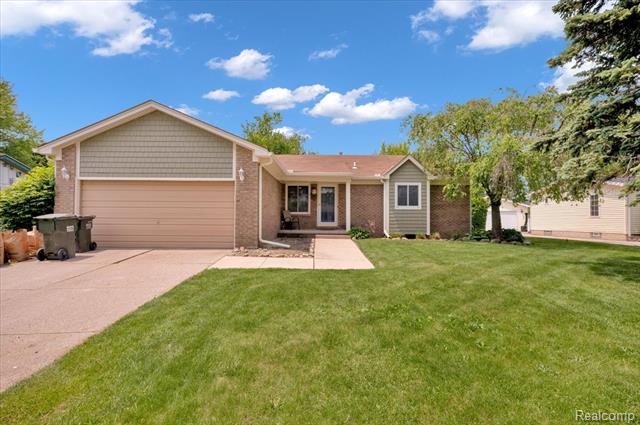 front view picture of 1490 Parke St, Rochester, MI. 48307