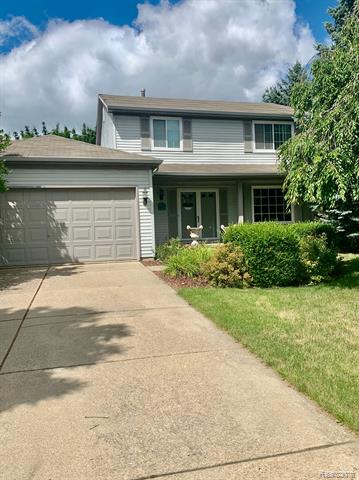 front view picture of 100 Dalton Dr, Rochester, MI. 48307