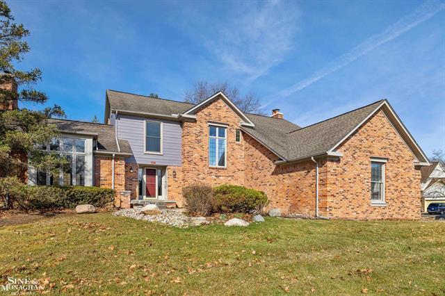 front view picture of 610 Deerfield Ct, Rochester, MI. 48309