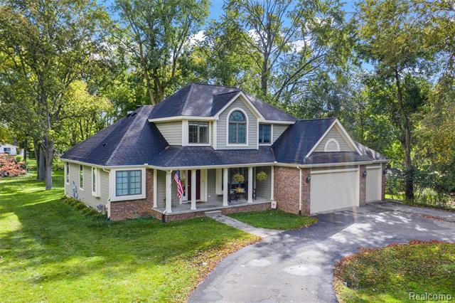 front view picture of 599 Willard Ave, Rochester, MI. 48307