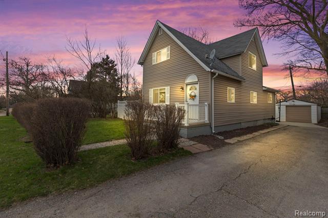 front view picture of 30 Cloverport Ave, Rochester, MI. 48307