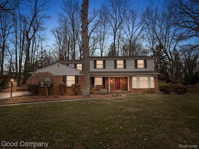 front view picture of 1870 Campus Ct, Rochester, MI. 48309