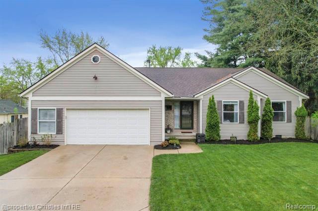 front view picture of 1117 Burgoyne Blvd, Rochester, MI. 48307