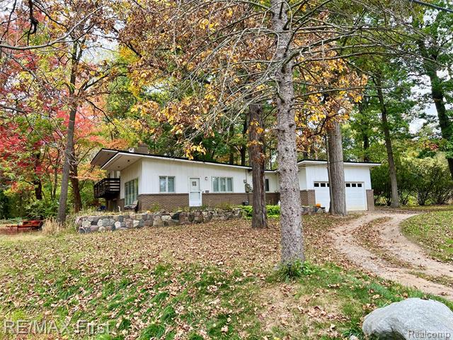 front view picture of 2375 Snellbrook Rd, Auburn Hills, MI. 48326